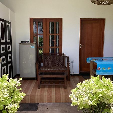 Aroma Guest House Mirissa Extérieur photo