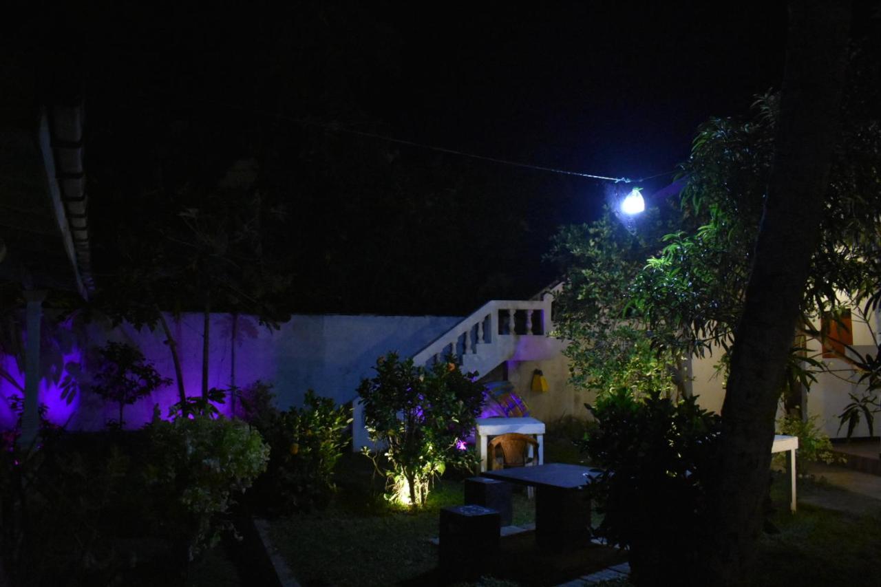 Aroma Guest House Mirissa Extérieur photo
