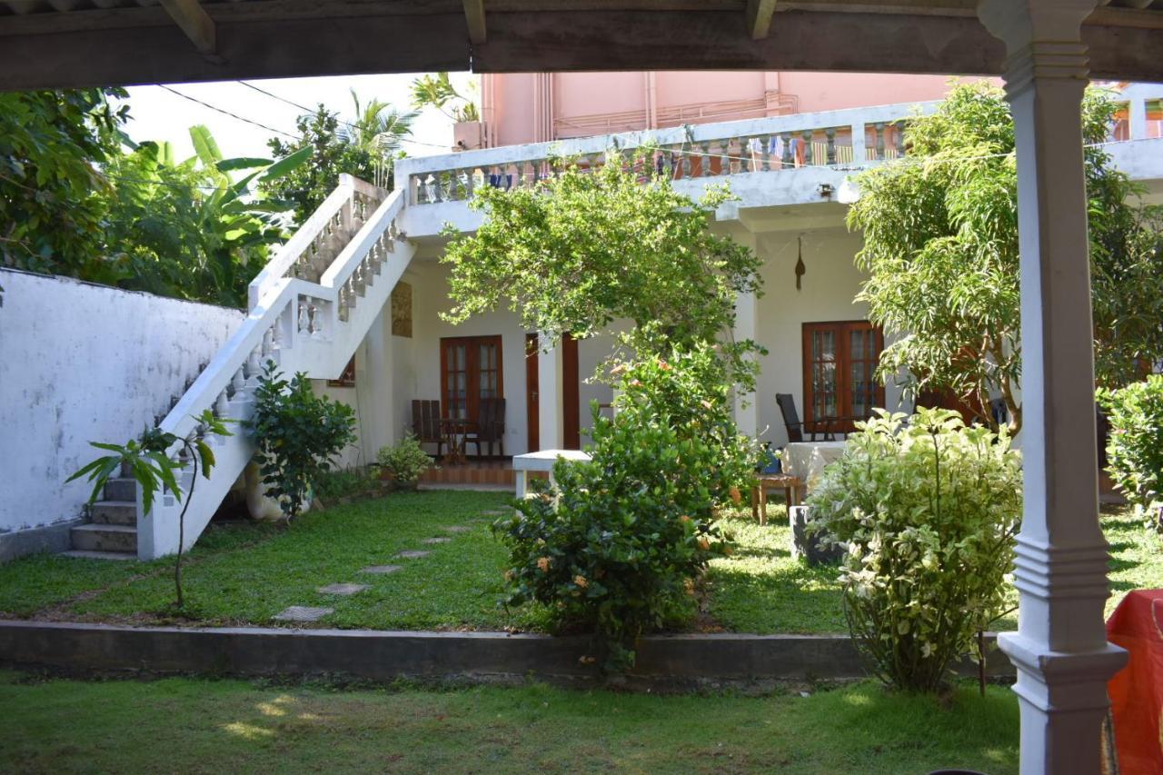 Aroma Guest House Mirissa Extérieur photo