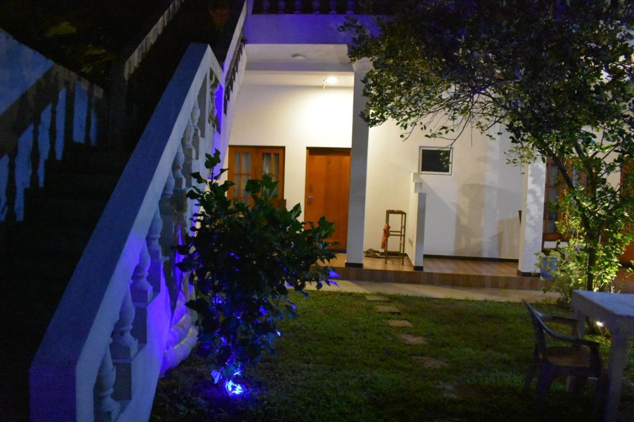 Aroma Guest House Mirissa Extérieur photo