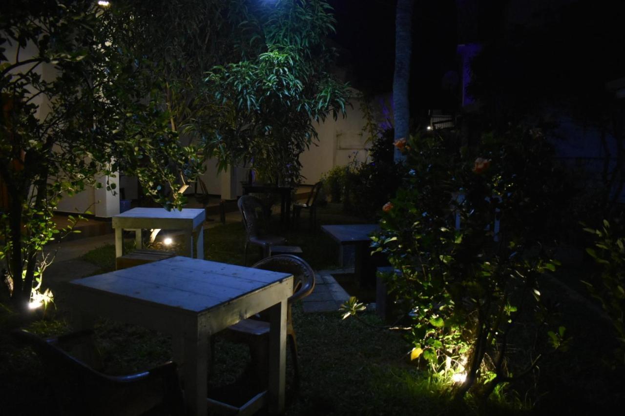 Aroma Guest House Mirissa Extérieur photo