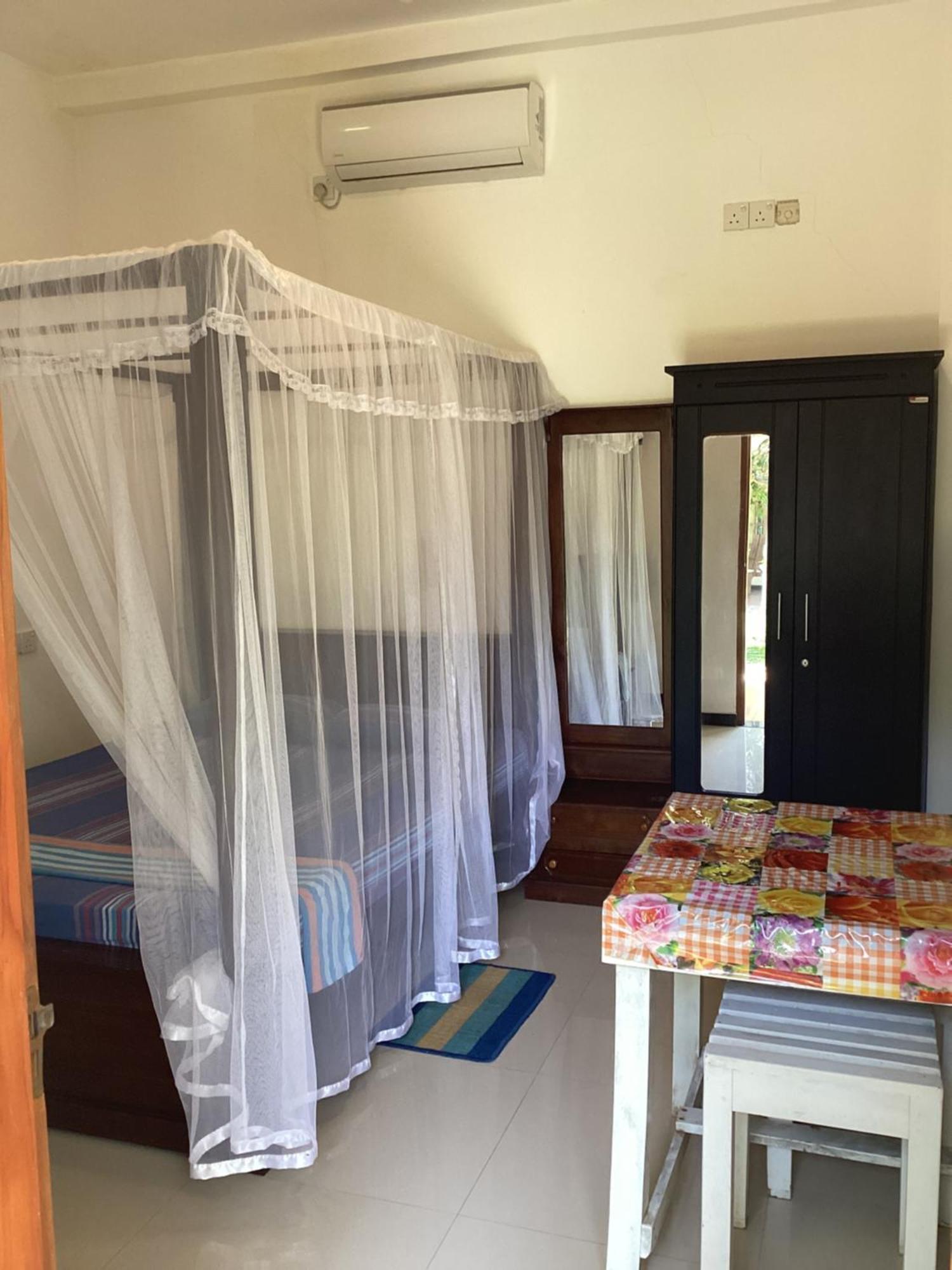 Aroma Guest House Mirissa Extérieur photo