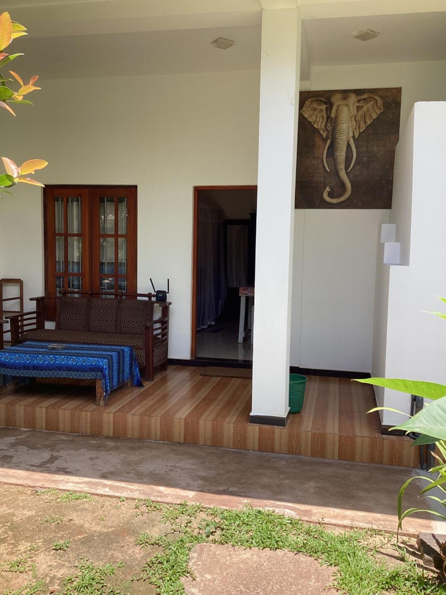 Aroma Guest House Mirissa Extérieur photo